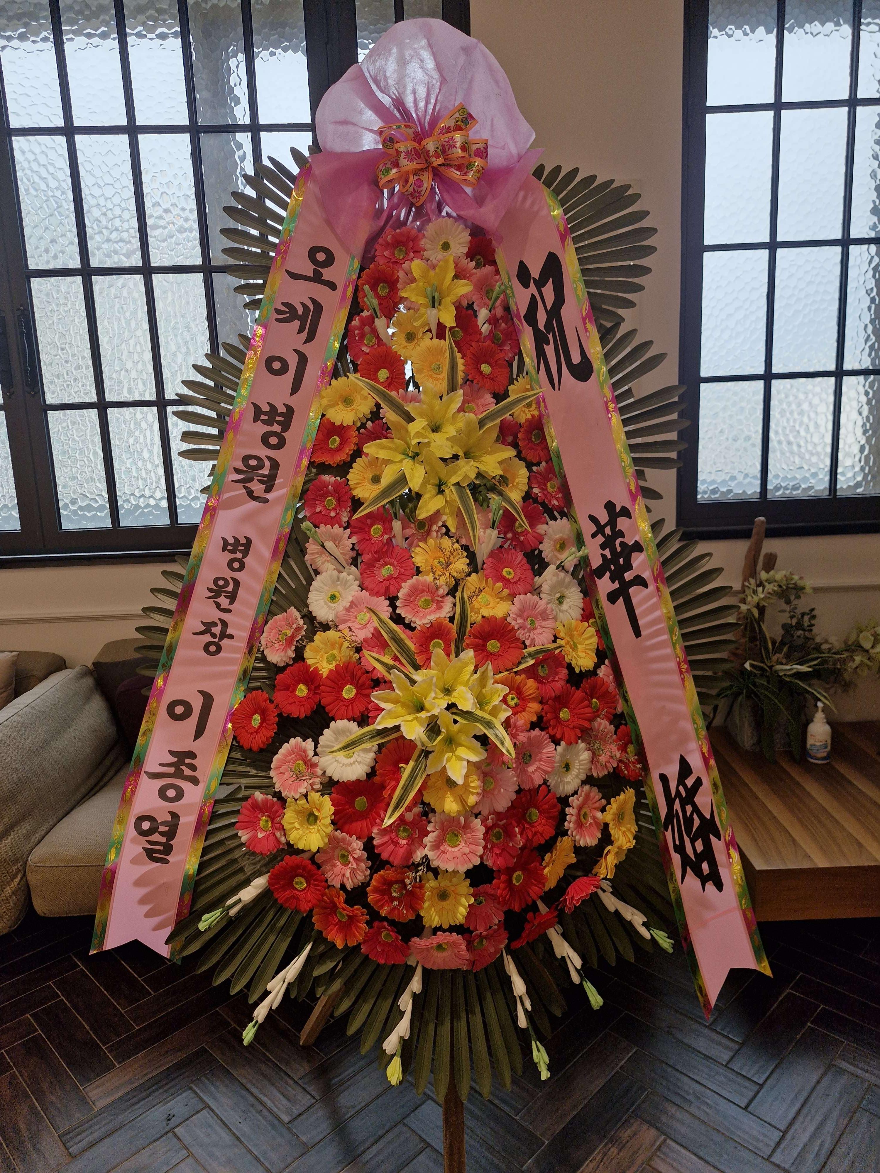 예도화환 대구 예식장 신부대기실 앞이나 로비에 정렬된 축하화환 사진