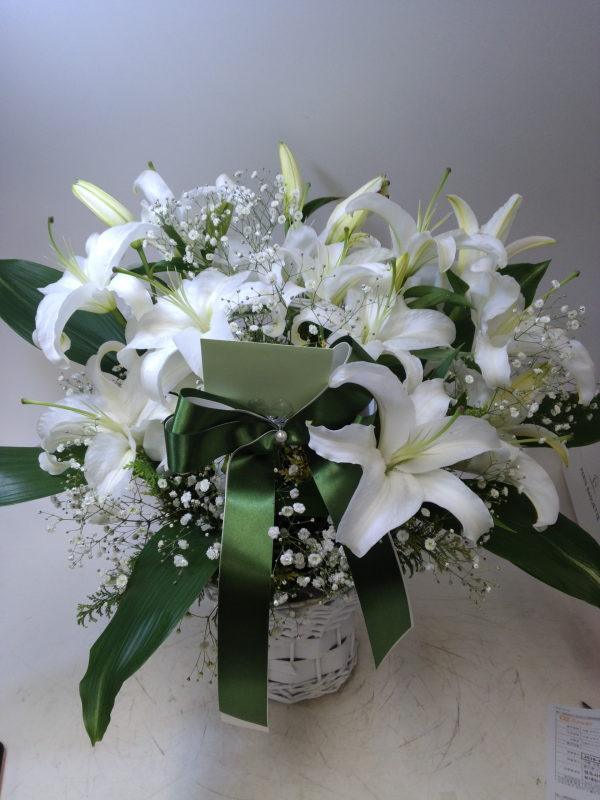 예도화환 배송 트럭이 화환을 싣고 출발하는 모습 또는 현장 도착 사진