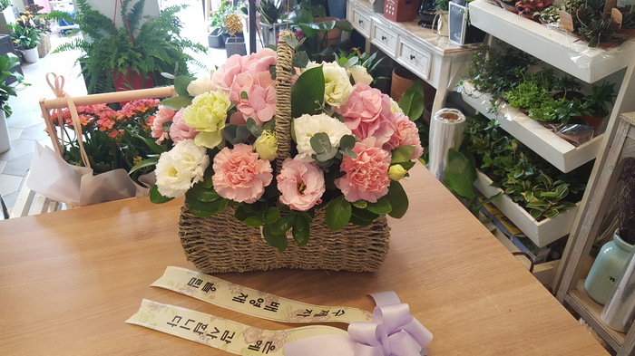 예도화환 실제 개업식장에 배송된 금전수와 축하 리본 세팅 사진