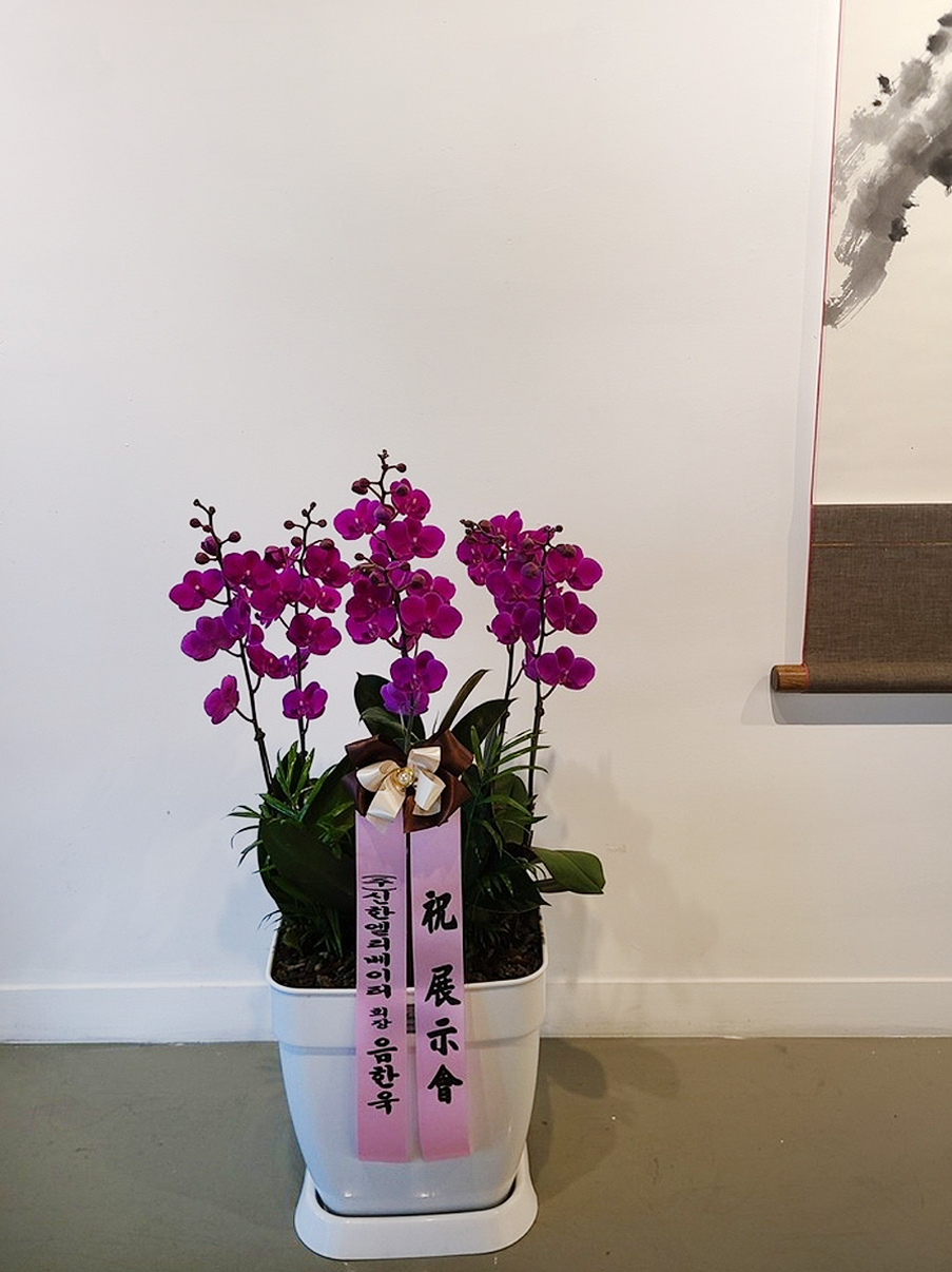 예도화환 리본 출력 후 오탈자를 확인하는 검수 과정