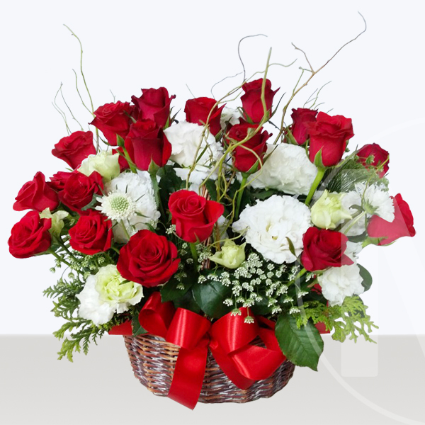 예도화환 가을 소국 바구니와 겨울 목화솜 꽃다발 비교