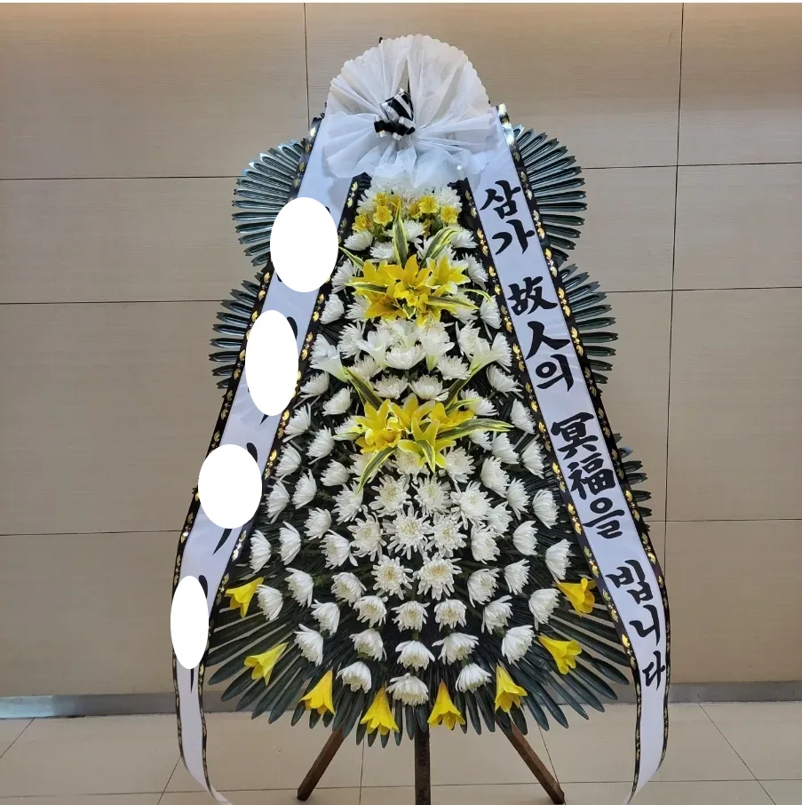 안양 지역 장례식장 빈소 입구 화환 설치 사진2